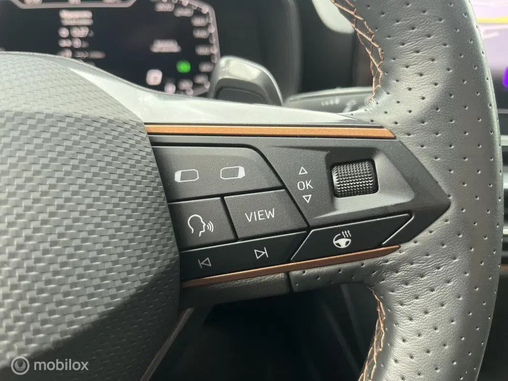 Cupra Leon 1.5 eTSI LED*NAVI*CAMERA*CRUISE*PDC*CARPLA uit 2024, foto 19