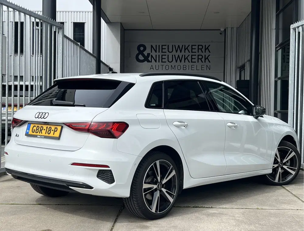 Audi A3 40 TFSI e Advanced Edition Hybrid uit 2024, foto 2