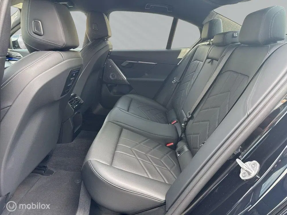 BMW 5-serie 530e xDrive uit 2025, foto 16