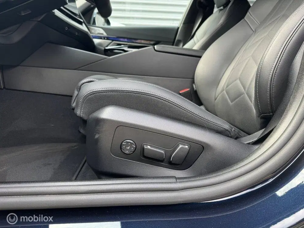 BMW 5-serie 530e xDrive uit 2025, foto 18