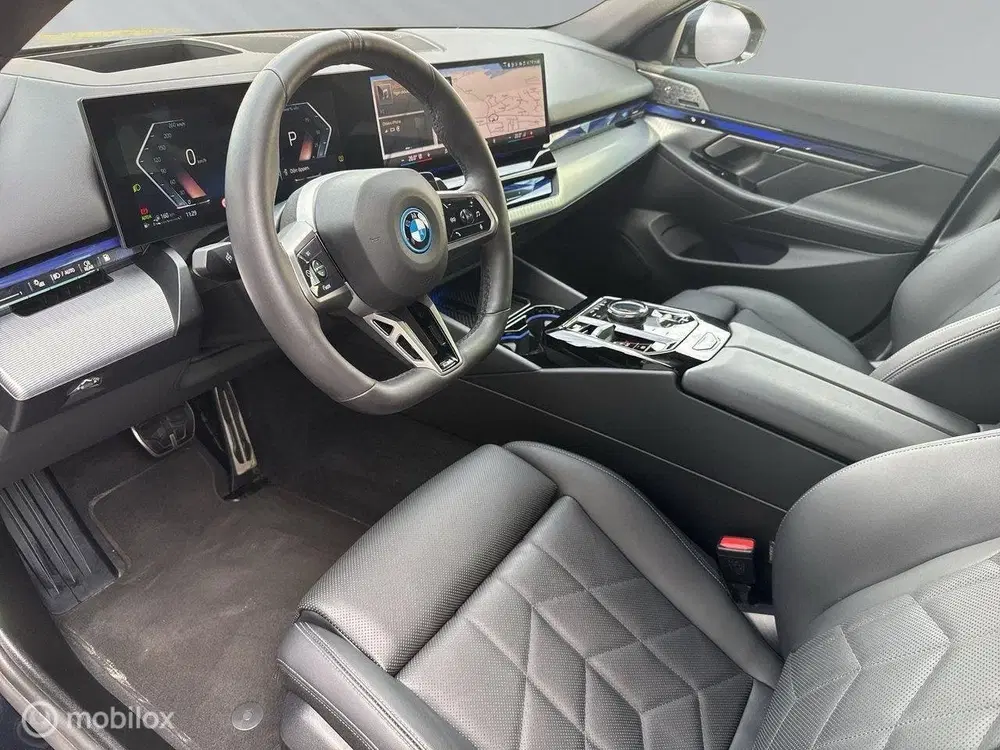 BMW 5-serie 530e xDrive uit 2025, foto 2