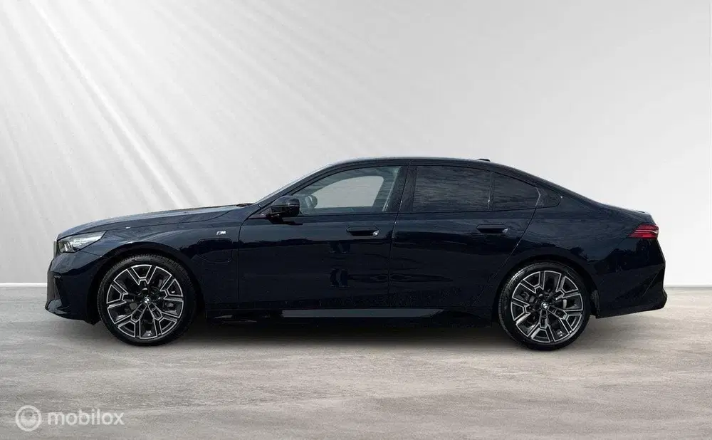 BMW 5-serie 530e xDrive uit 2025, foto 4