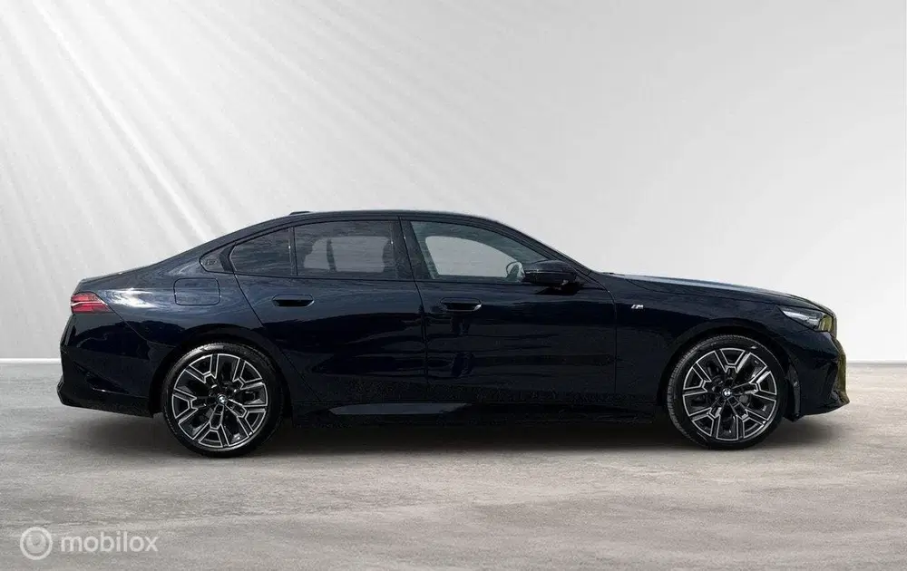BMW 5-serie 530e xDrive uit 2025, foto 7