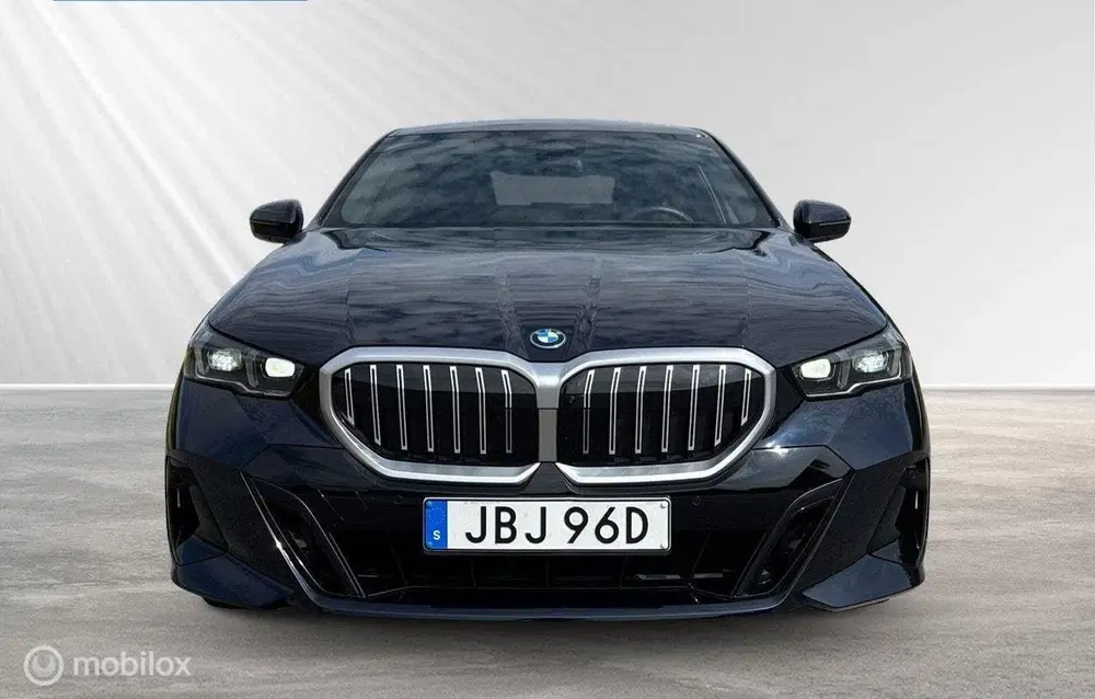 BMW 5-serie 530e xDrive uit 2025, foto 8