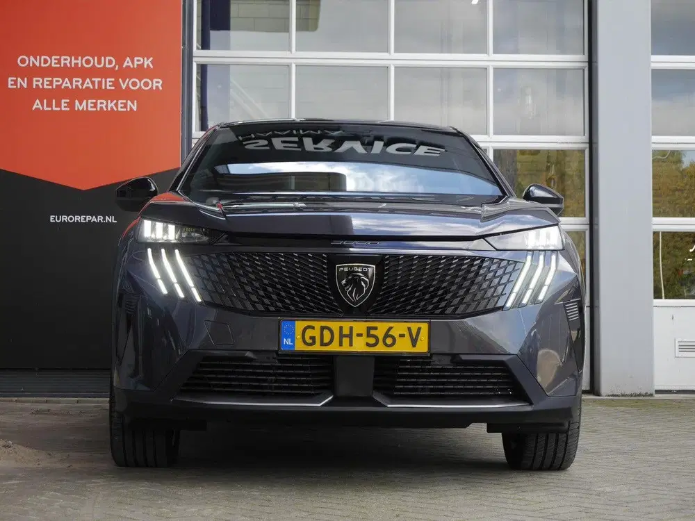 Peugeot 3008 1.2 Hybrid 136 GT uit 2024, foto 2