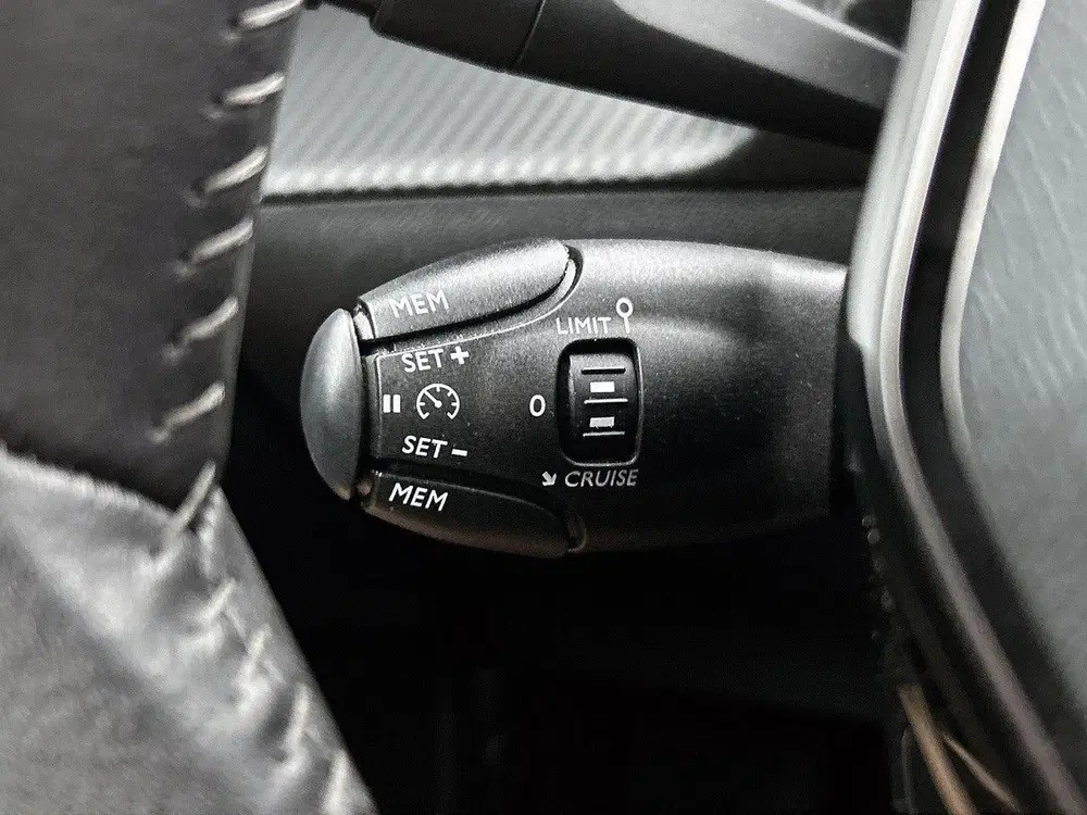 Peugeot 2008 1.2 100pk Allure uit 2023, foto 15