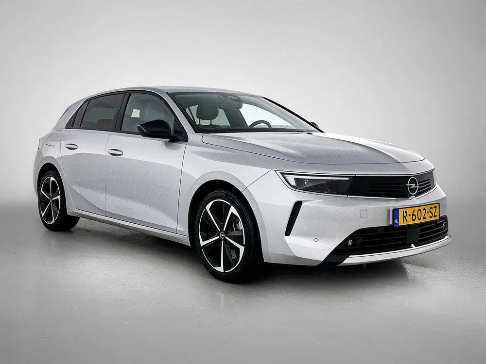 Opel Astra 180pk Hybrid Edition uit 2022, foto 2