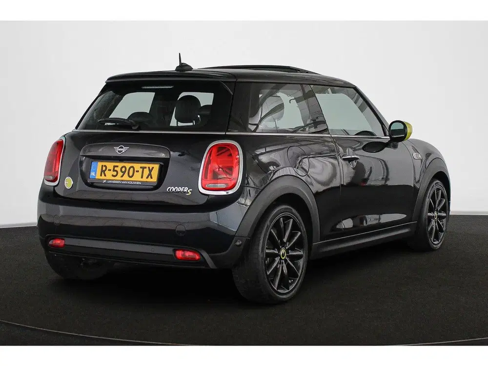 Mini Electric Yours 33 kWh Pano Stoelverwarming Keyless uit 2020, foto 3