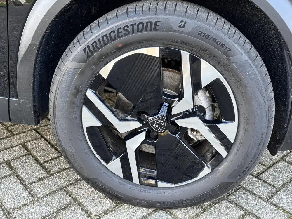 Peugeot 2008 1.2 Hybrid 145 GT uit 2026, foto 10
