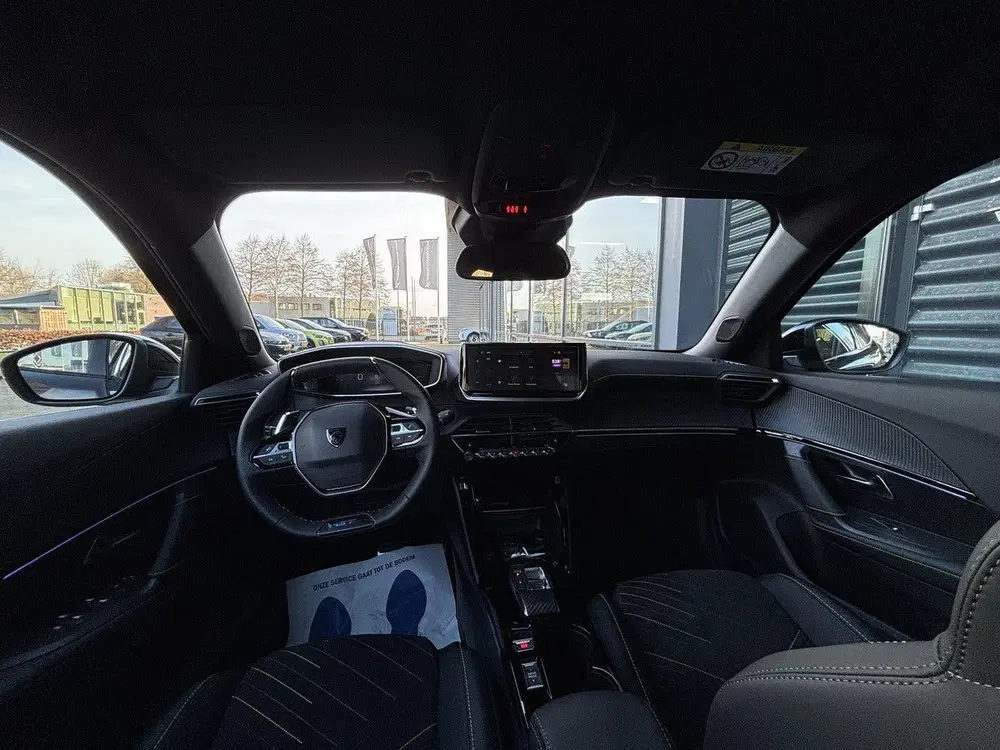 Peugeot 2008 1.2 Hybrid 145 GT uit 2026, foto 11