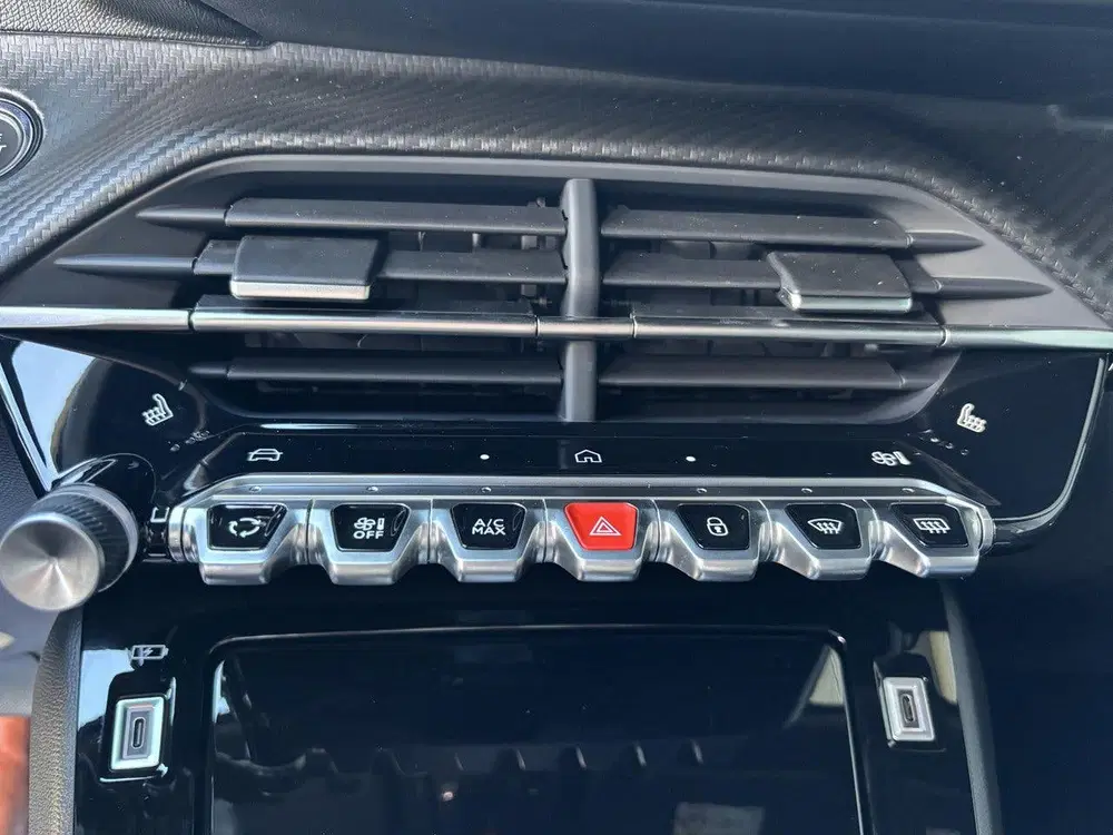 Peugeot 2008 1.2 Hybrid 145 GT uit 2026, foto 12