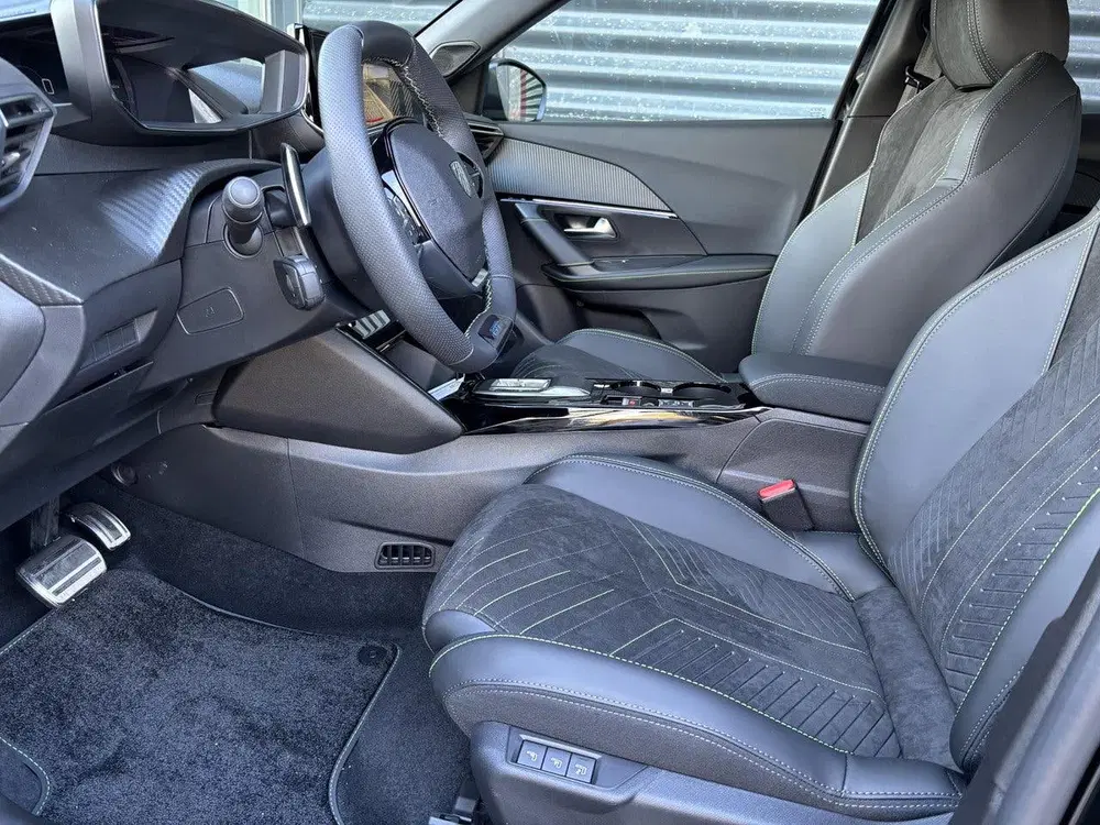 Peugeot 2008 1.2 Hybrid 145 GT uit 2026, foto 8