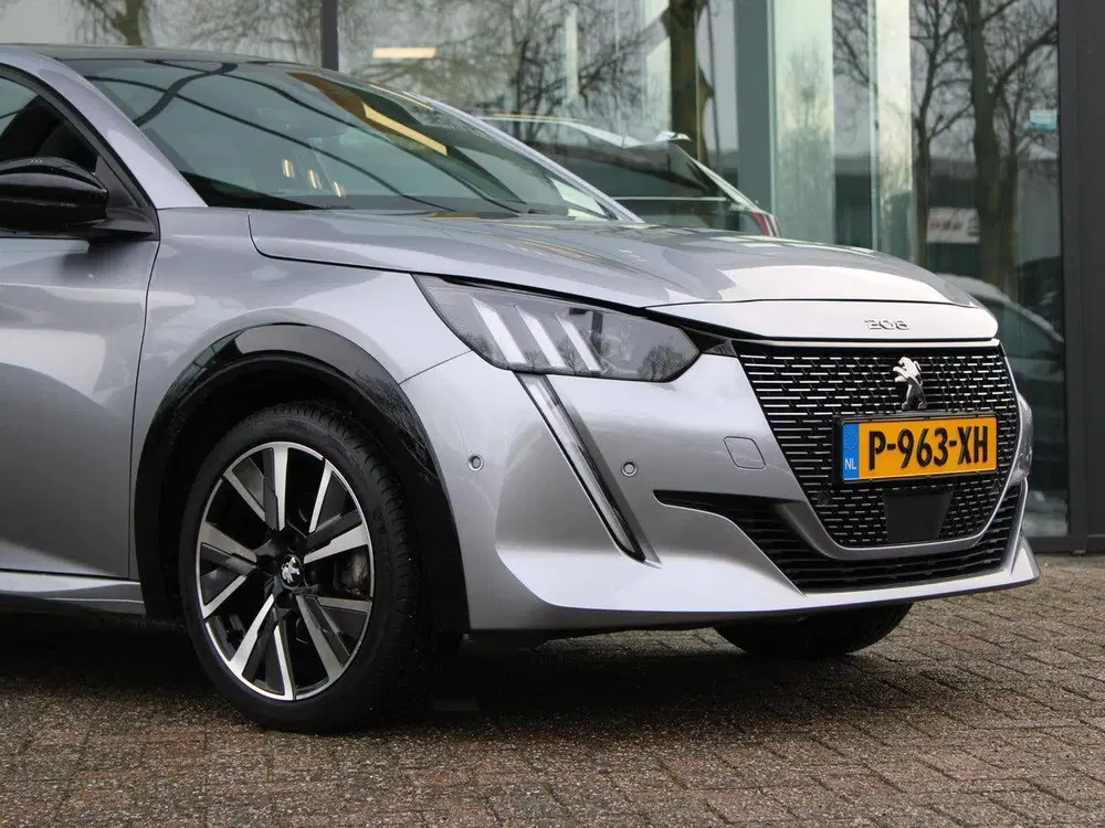 Peugeot 208 1.2 PureTech GT uit 2021, foto 11