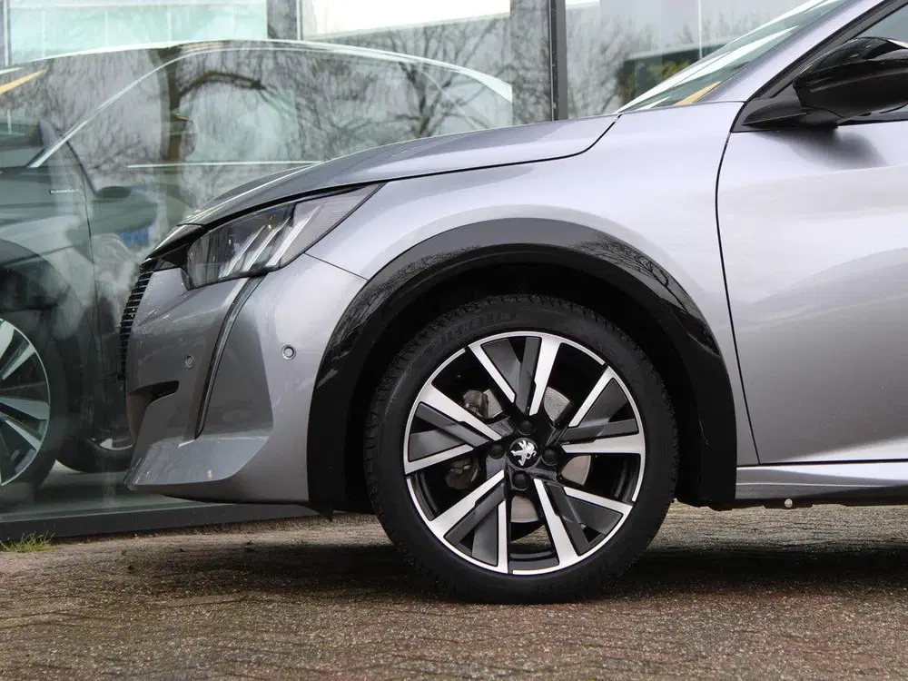 Peugeot 208 1.2 PureTech GT uit 2021, foto 12