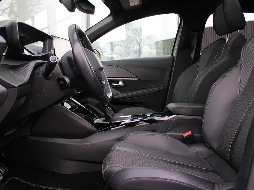 Peugeot 208 1.2 PureTech GT uit 2021, foto 14