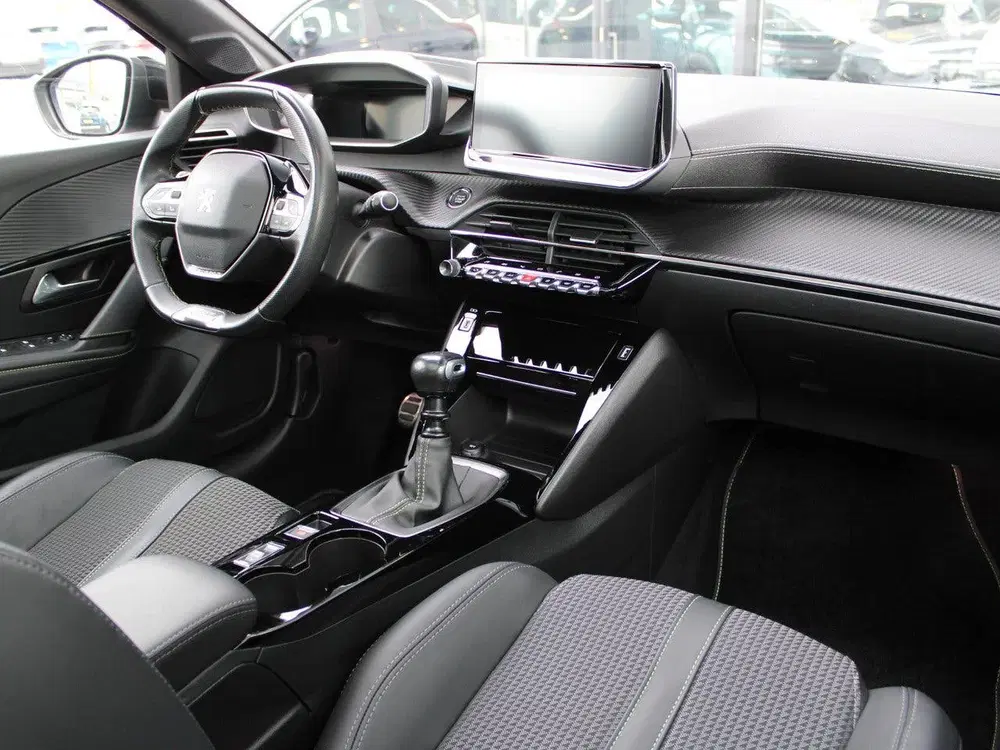 Peugeot 208 1.2 PureTech GT uit 2021, foto 3