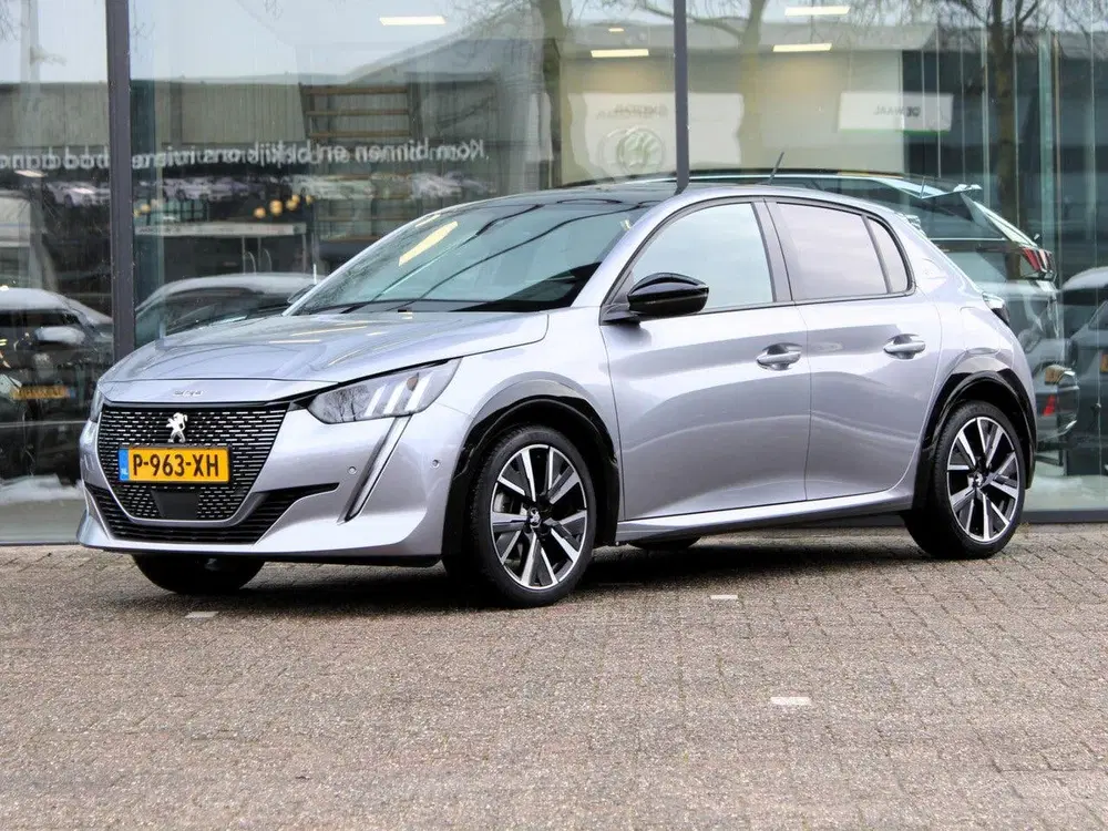 Peugeot 208 1.2 PureTech GT uit 2021, foto 5