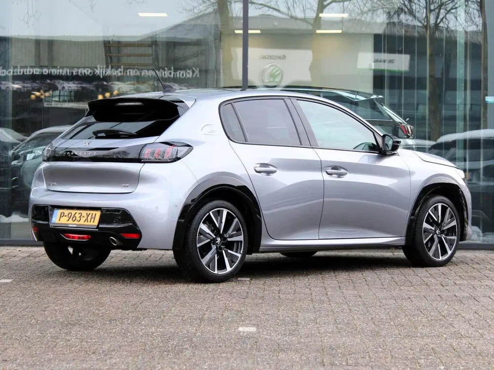 Peugeot 208 1.2 PureTech GT uit 2021, foto 6