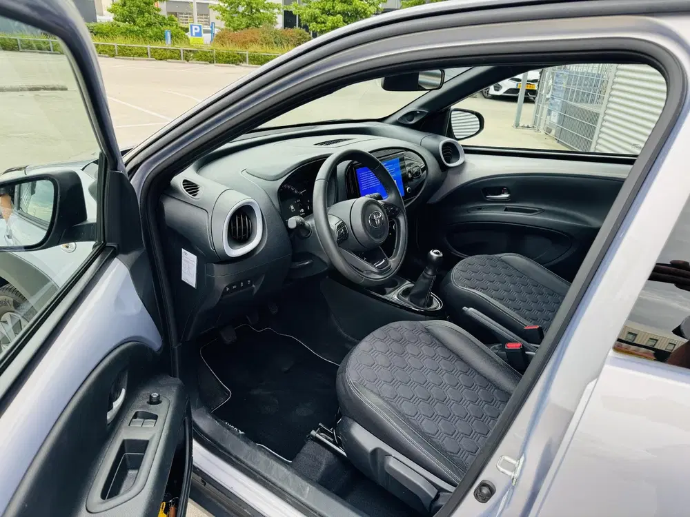 Toyota Aygo X 1.0 VVT-i MT JBL All season banden uit 2025, foto 3