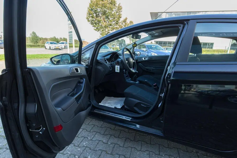 Peugeot 2008 1.2 PureTech 100 Allure uit 2024, foto 10