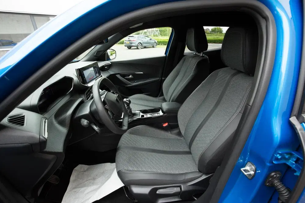 Peugeot 2008 1.2 PureTech 100 Allure uit 2024, foto 12