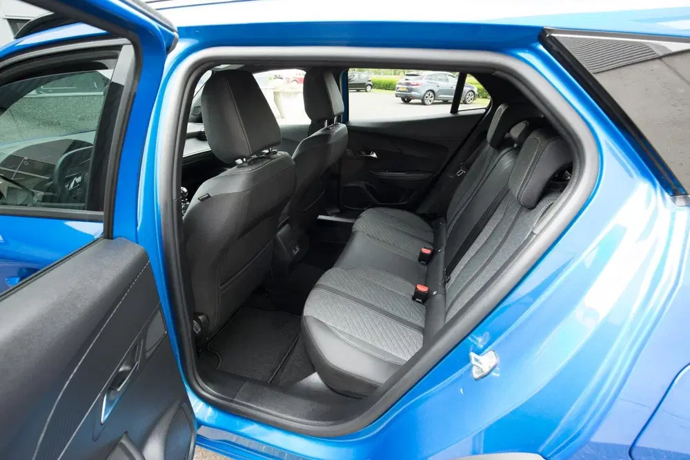 Peugeot 2008 1.2 PureTech 100 Allure uit 2024, foto 14