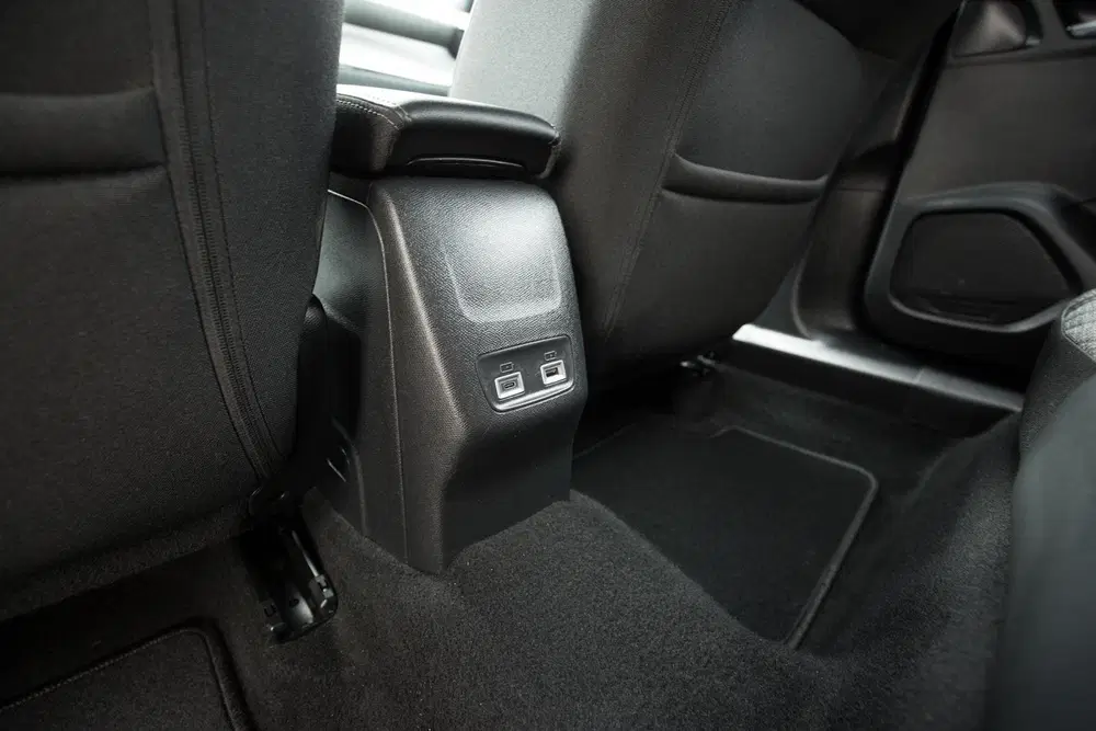 Peugeot 2008 1.2 PureTech 100 Allure uit 2024, foto 15