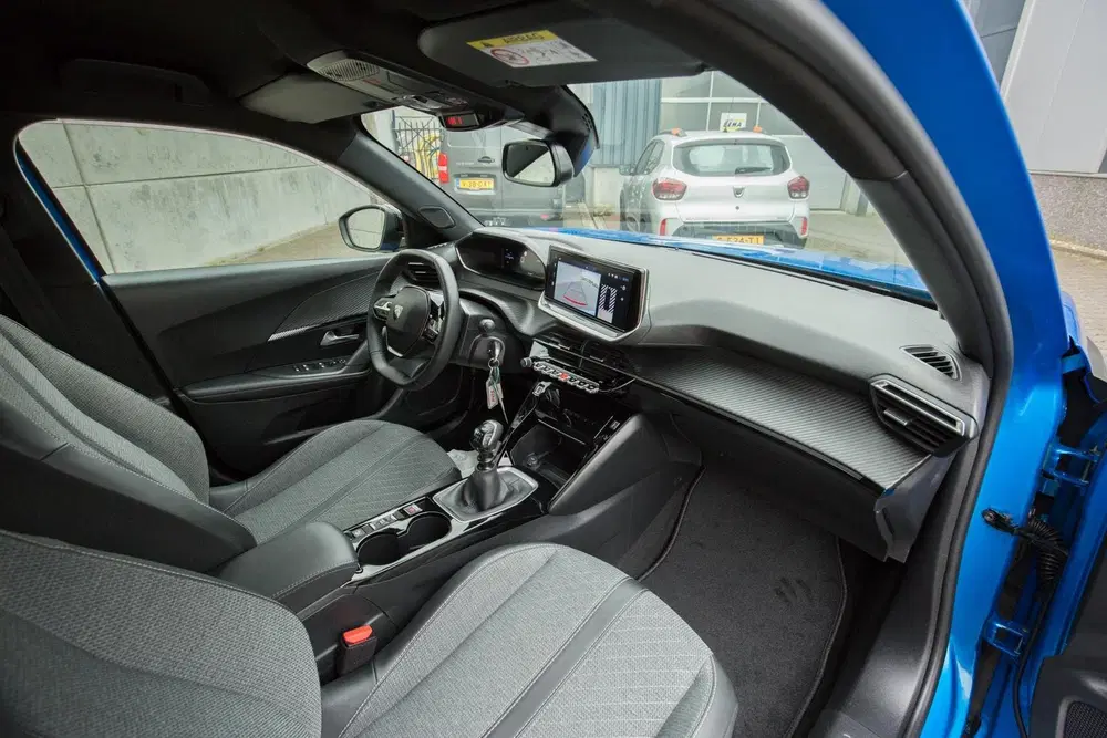 Peugeot 2008 1.2 PureTech 100 Allure uit 2024, foto 17