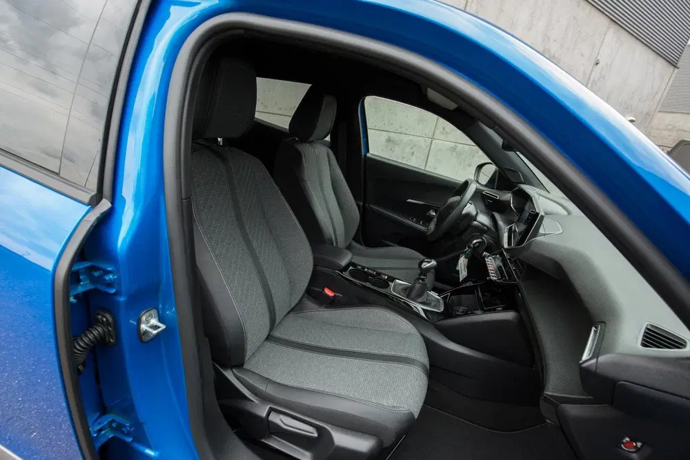 Peugeot 2008 1.2 PureTech 100 Allure uit 2024, foto 18