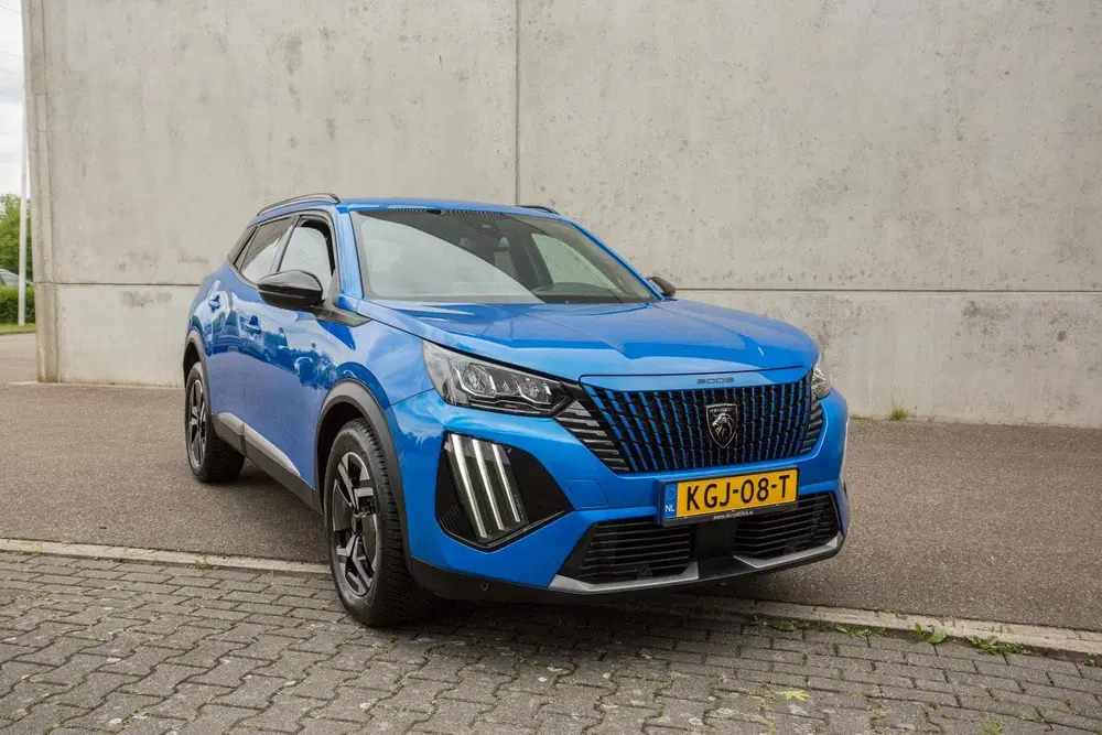 Peugeot 2008 1.2 PureTech 100 Allure uit 2024, foto 2