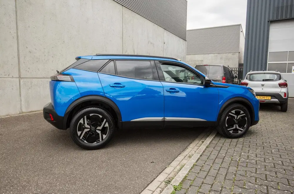 Peugeot 2008 1.2 PureTech 100 Allure uit 2024, foto 3