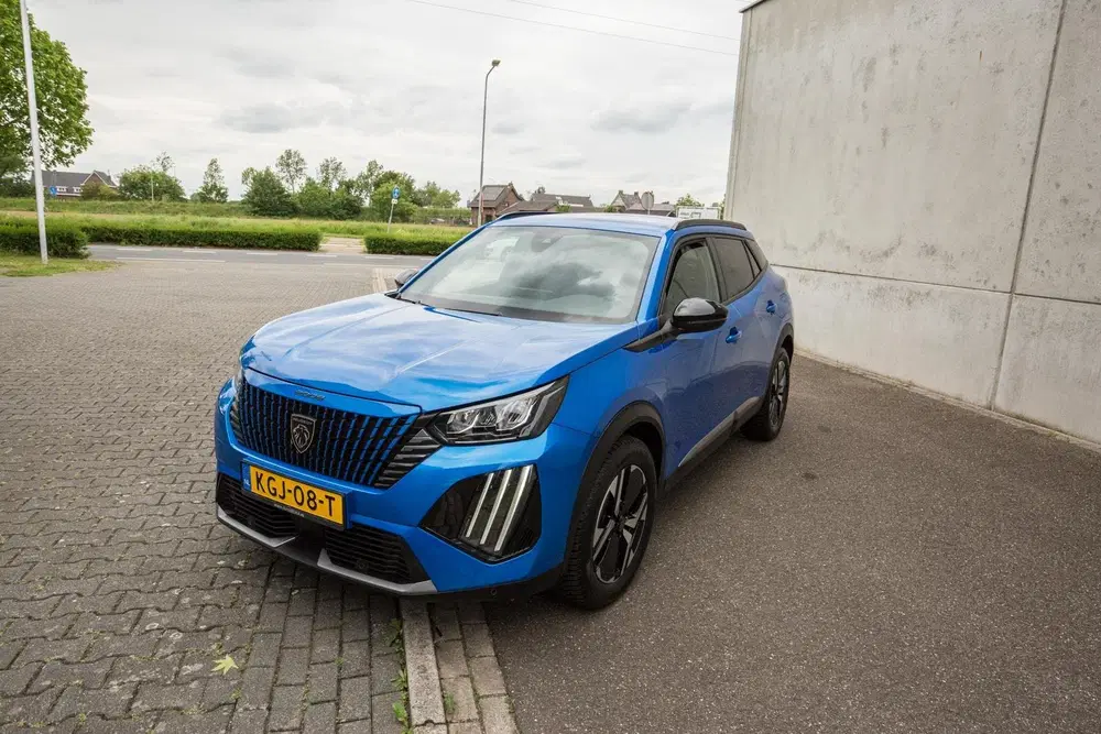 Peugeot 2008 1.2 PureTech 100 Allure uit 2024, foto 5