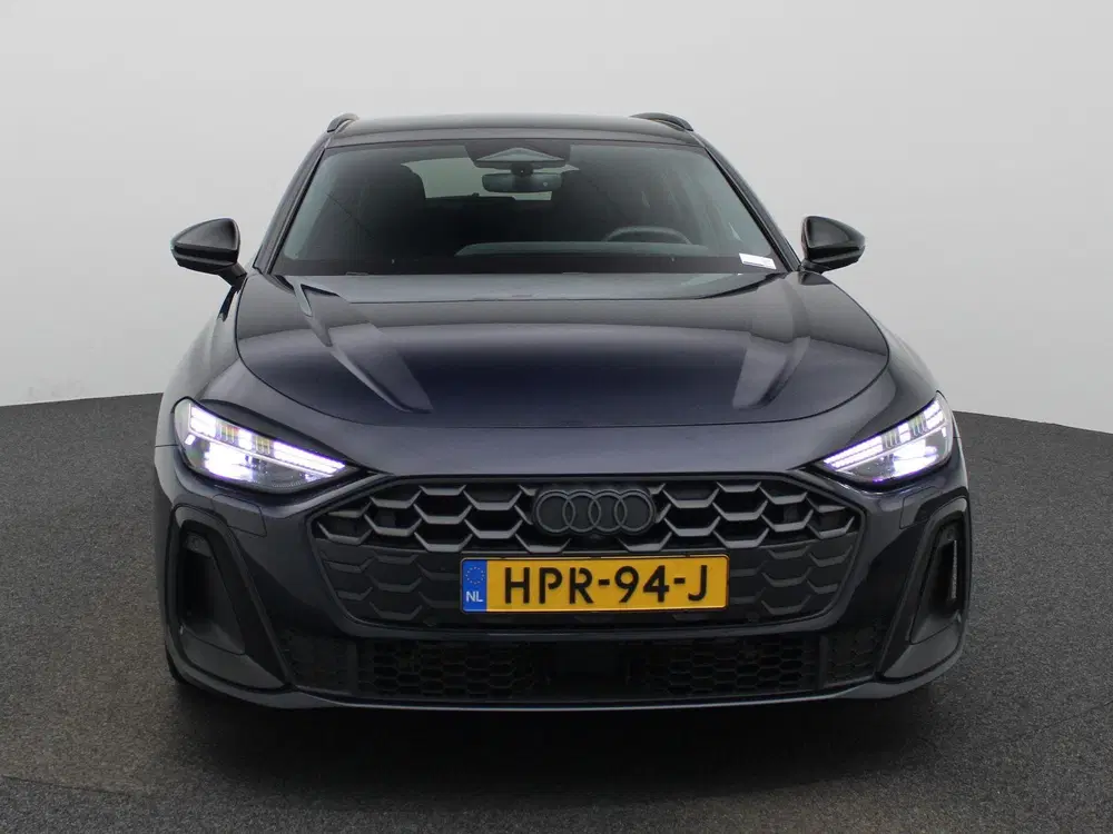 Audi A5 2.0 e-hybrid quattro S edition Competition uit 2025, foto 2