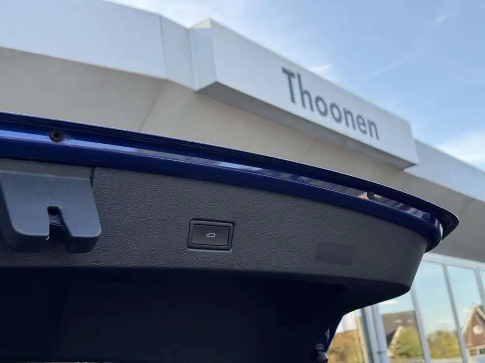 Volkswagen T-Roc 1.5 TSI R-Line | Keyless | Camera | Black S uit 2023, foto 9