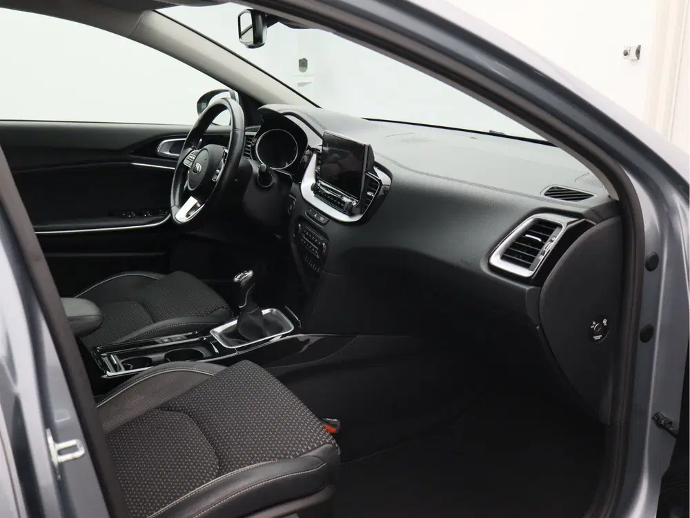 Kia Ceed 1.5 T-GDi DynamicPlusLine uit 2021, foto 17