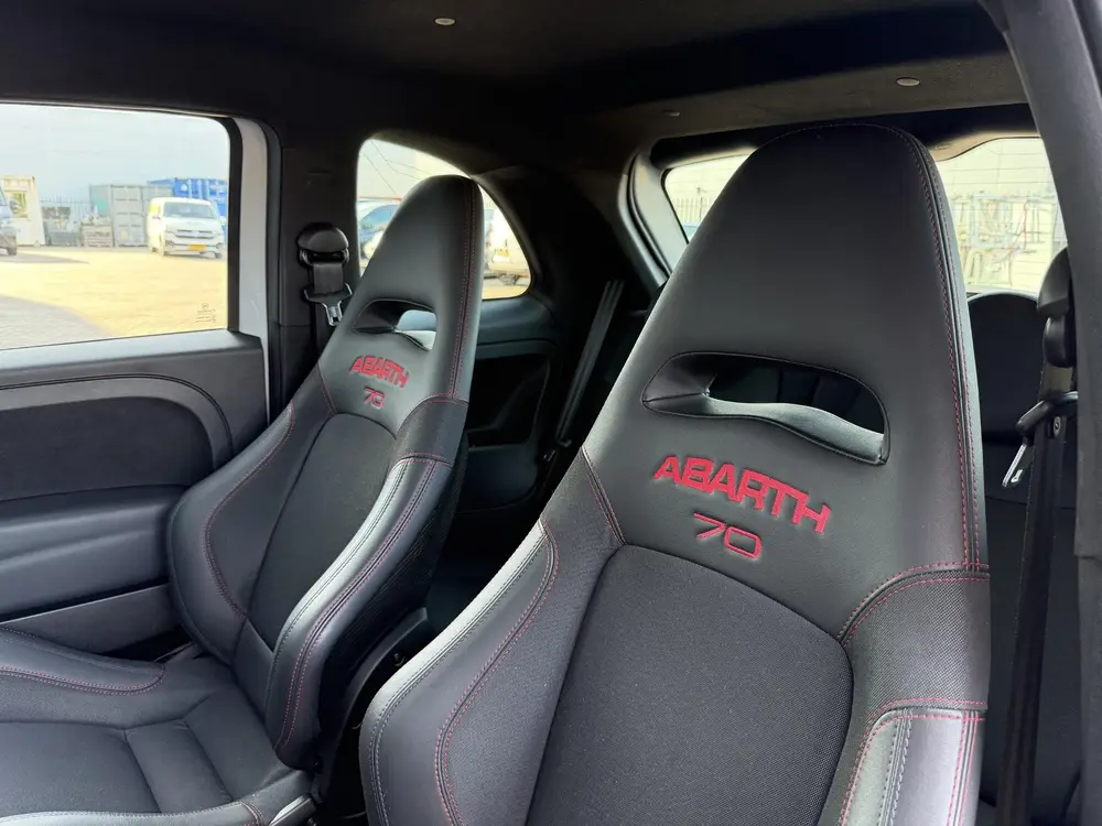 Abarth 595 1.4 T-Jet Esseesse 70th Anniversary BEATS | AKRA uit 2020, foto 11