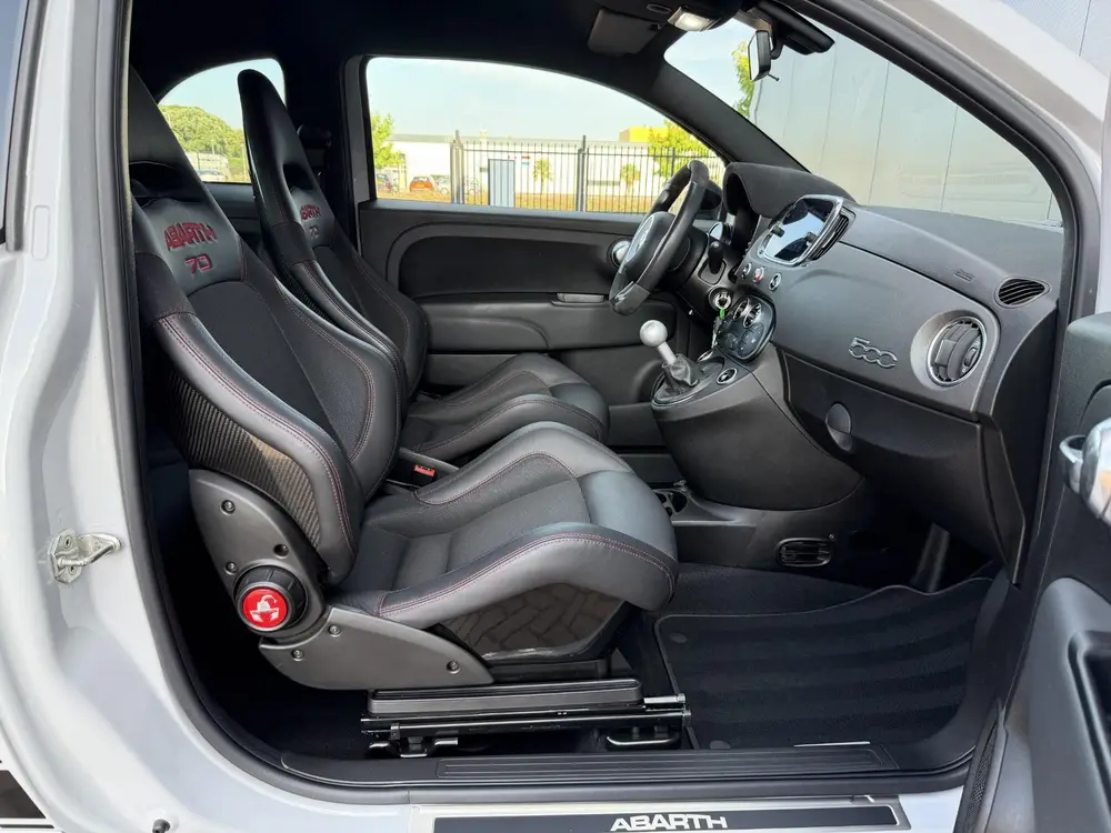 Abarth 595 1.4 T-Jet Esseesse 70th Anniversary BEATS | AKRA uit 2020, foto 12
