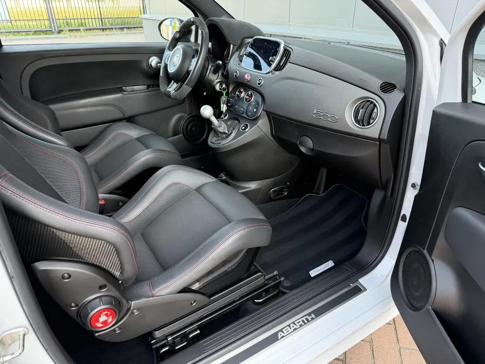 Abarth 595 1.4 T-Jet Esseesse 70th Anniversary BEATS | AKRA uit 2020, foto 13