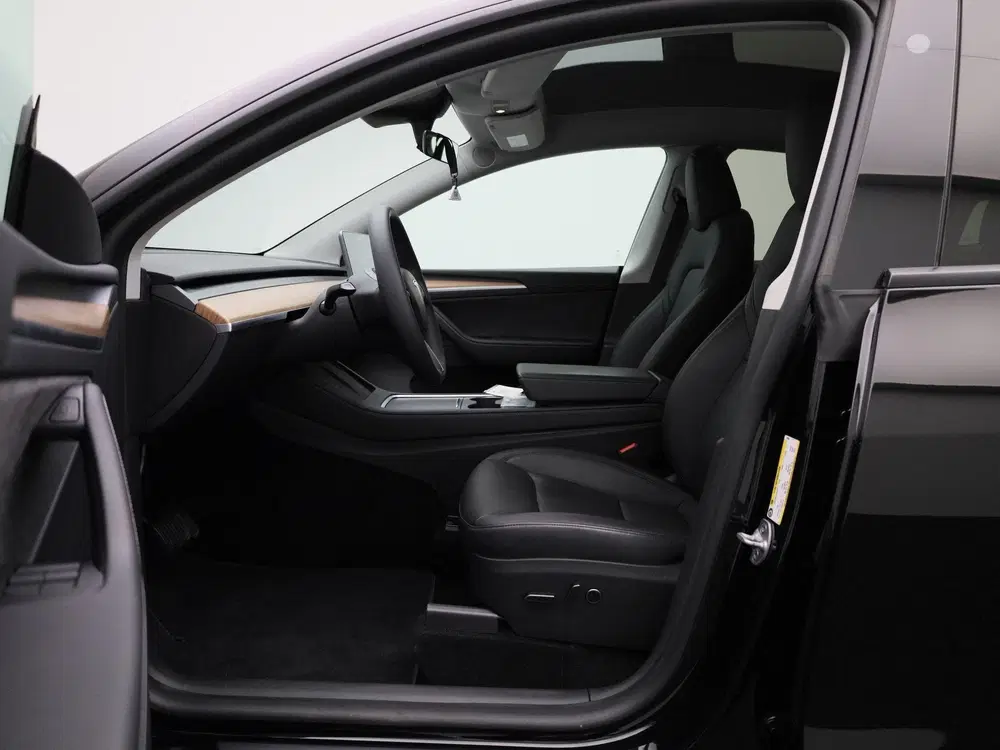 Tesla Model Y Long Range AWD 75 kWh uit 2023, foto 9