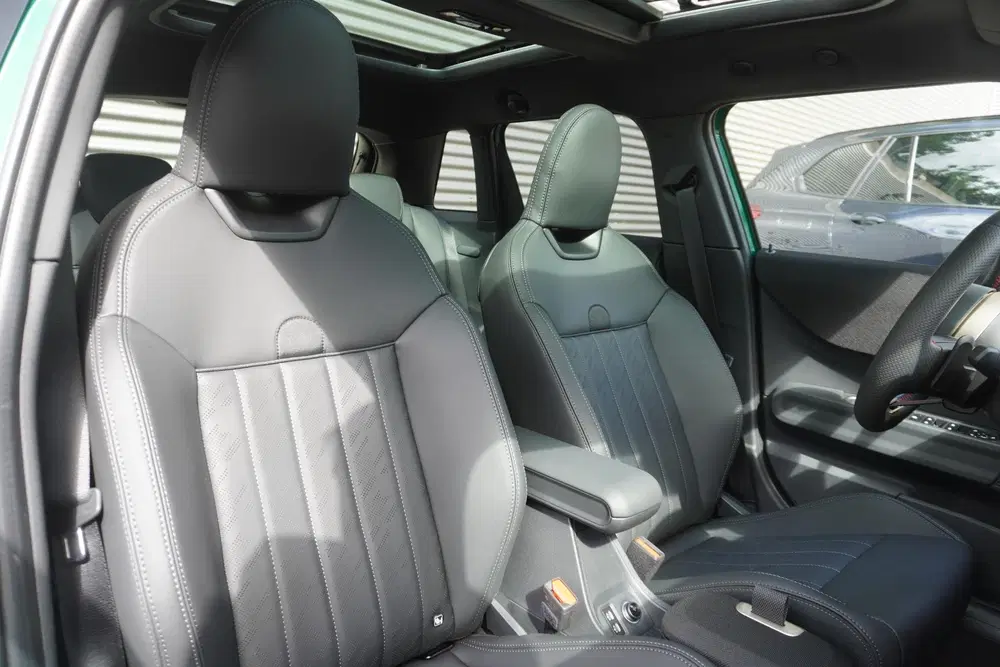 Mini John Cooper Works Cooper C uit 2026, foto 8
