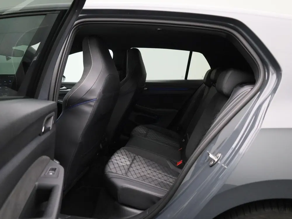 Volkswagen Golf 1.5 eTSI R-Line Edition | AUTOMAAT | ACHTERU uit 2025, foto 10