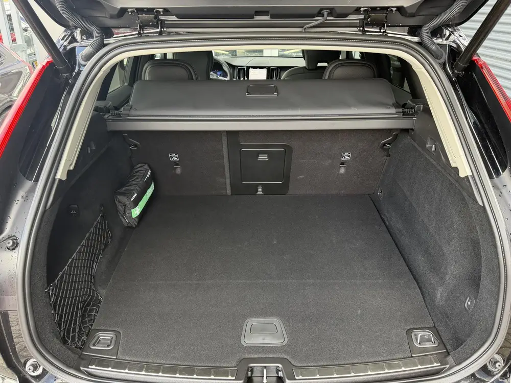 Volvo XC60 2.0 T6 Plug-in hybrid AWD Plus Dark uit 2023, foto 12