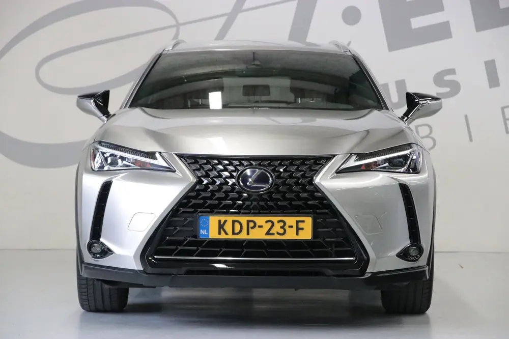 Lexus UX 250h AWD Executive Line uit 2020, foto 2