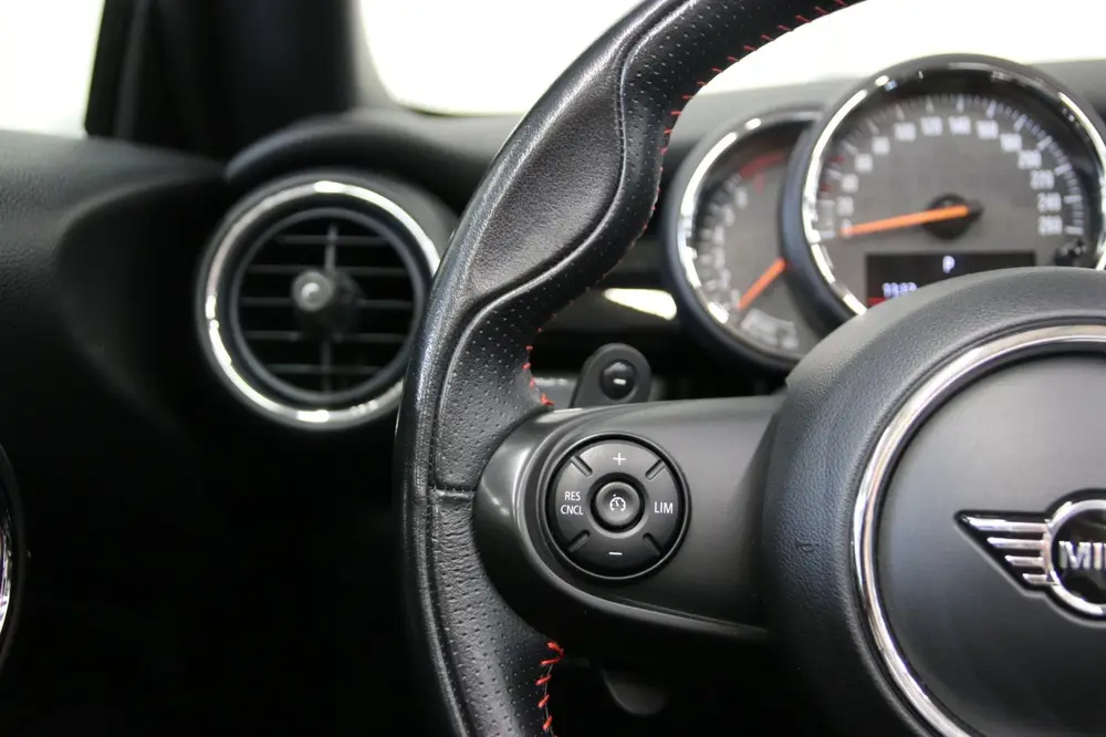 Mini Cabrio 2.0 Cooper S Night Jack Edition uit 2019, foto 19