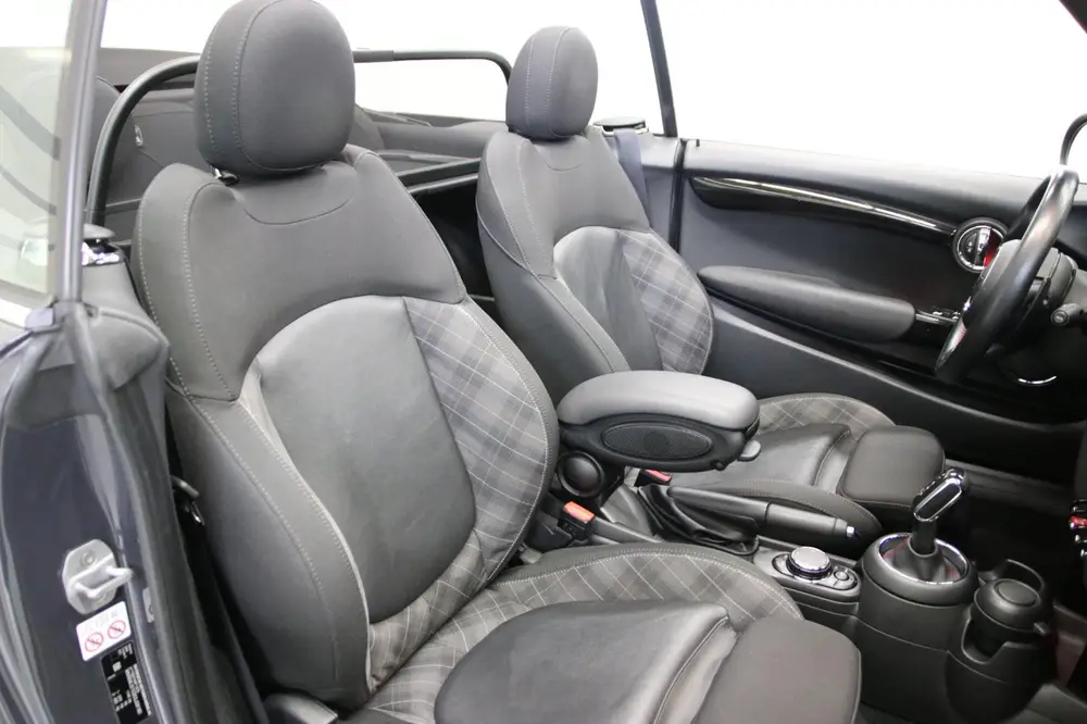 Mini Cabrio 2.0 Cooper S Night Jack Edition uit 2019, foto 6