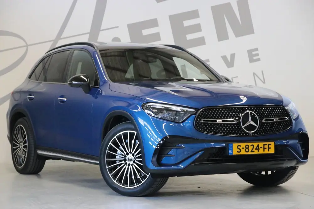Mercedes-Benz GLC 200 4MATIC AMG Line uit 2023, foto 3