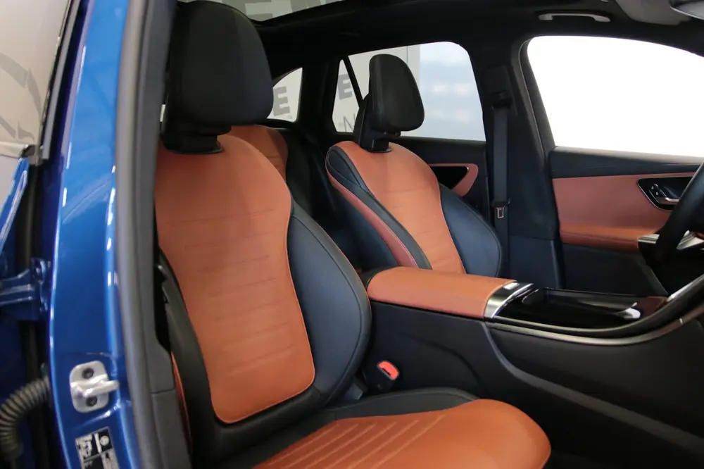 Mercedes-Benz GLC 200 4MATIC AMG Line uit 2023, foto 7