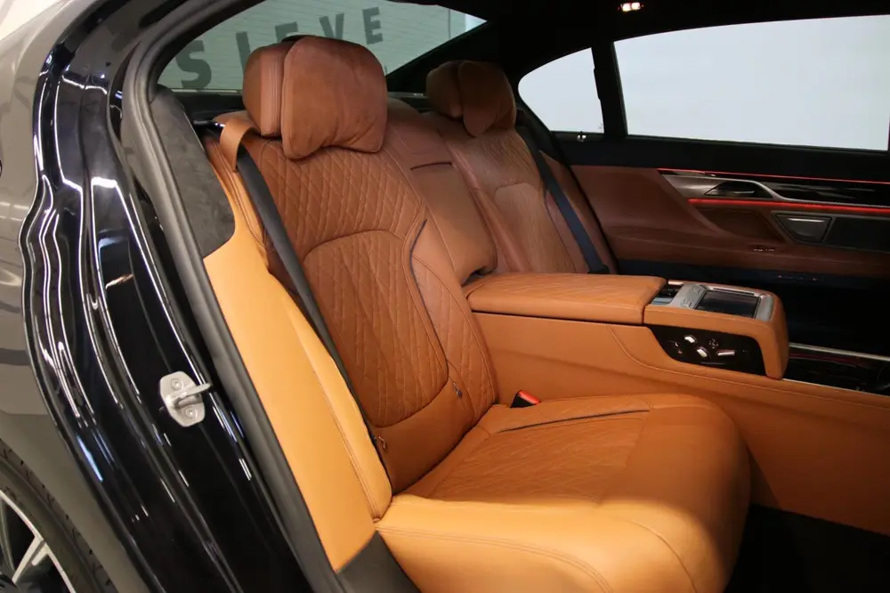 BMW 7-serie 745Le xDrive High Executive uit 2020, foto 11
