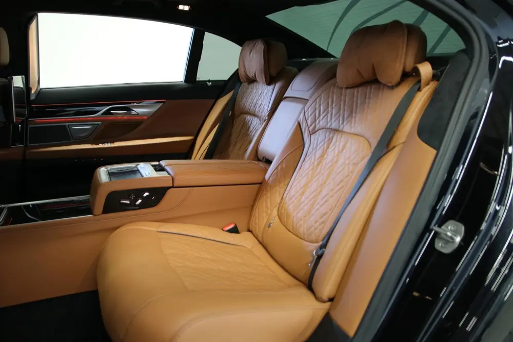 BMW 7-serie 745Le xDrive High Executive uit 2020, foto 12