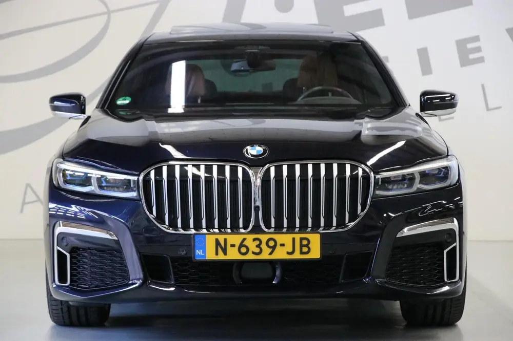 BMW 7-serie 745Le xDrive High Executive uit 2020, foto 2
